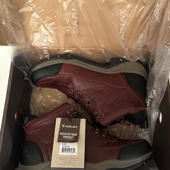 NWT Women's Ariat Terrain Boots: Size 7.5 - Picture 2 of 12